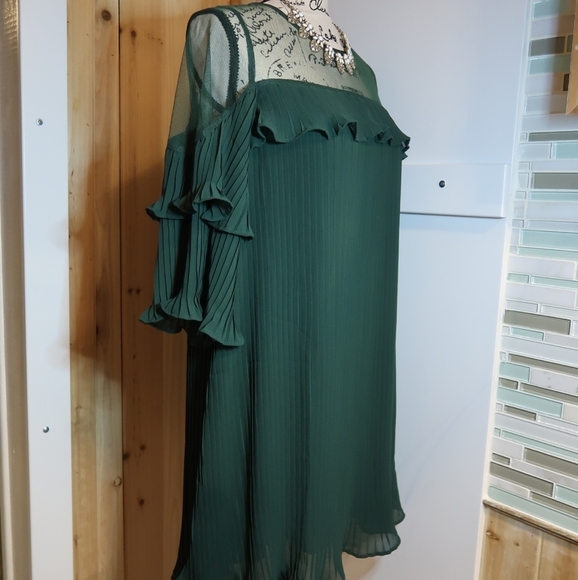 Romeo & Juliet Couture Flirty Dress - Picture 10 of 10